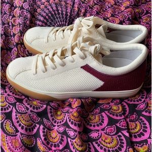 Rothy’s Lace Up Sneaker in Plumberry